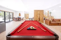 Lazaj Luxury Lodge — Heated Pool,Hot Tub, Game Room,Sleeps 16 Near Hocking Hills