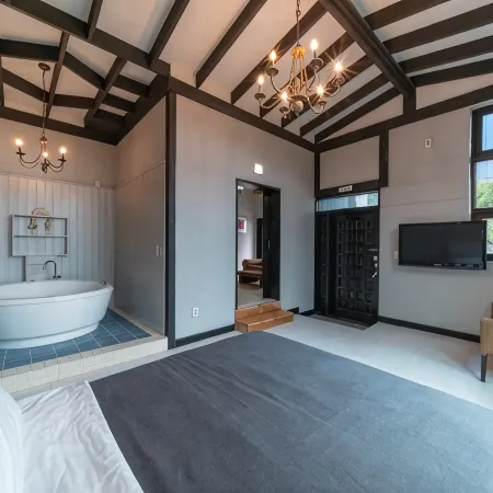 Yangyang Little Forest Pension (Breakfast, Spa)