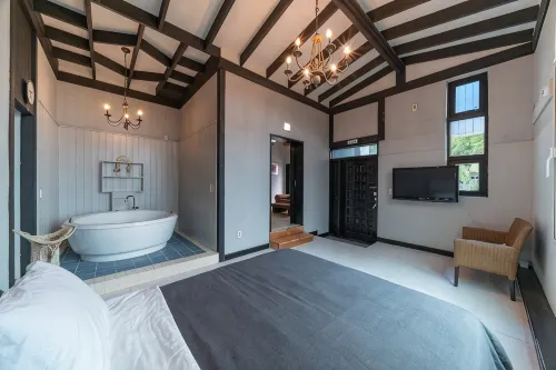 Yangyang Little Forest Pension (Breakfast, Spa)