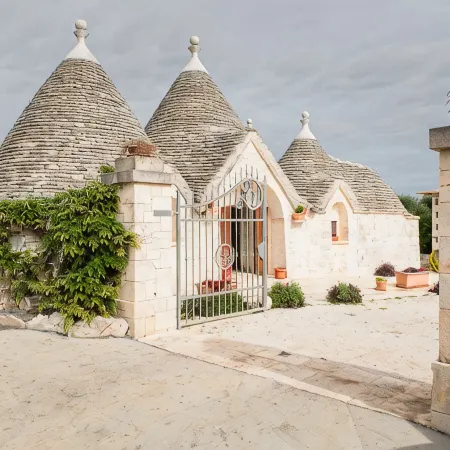 Il trullo del Mirto, splendid villa with private swimming pool a few km from the sea