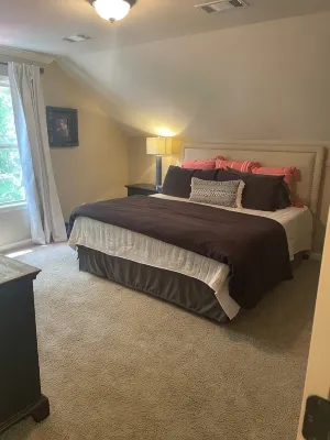 3-bedroom condo in beautiful Oxford, perfect for football weekends!