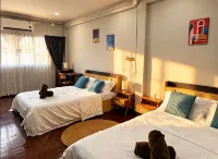 Cloudy Nest Phayathai | Entire 4Storey Home 800 m walk to BTS in CBD near Siam, Centralworld - Villas