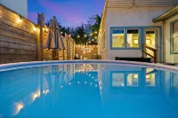 Boho-Ranch Retreat in Hip East Austin w Hot Tub and Cowgirl pool. - Private Pools