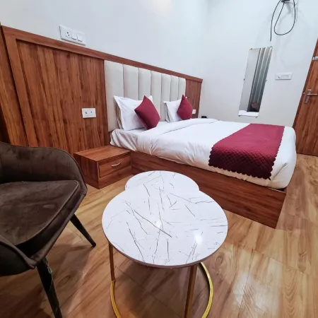 Om divine hotel