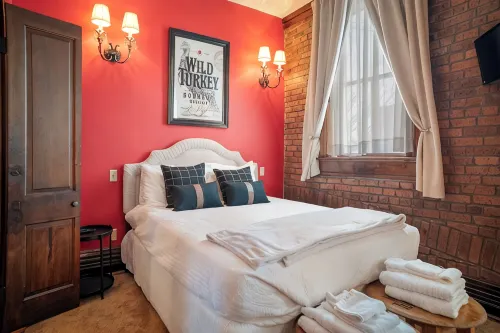 Southern Charm and Comfort on the Bourbon Trail- Trail Suites Inn, Suite C