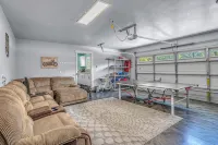 Bend Treehouse • Game Room • Hot Tub • Sleeps 15