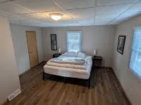 Large 2-Bedroom Lower Unit with Fast WI-FI & in Unit Washer/Dryer Ξενοδοχεία στην πόλη Baraboo