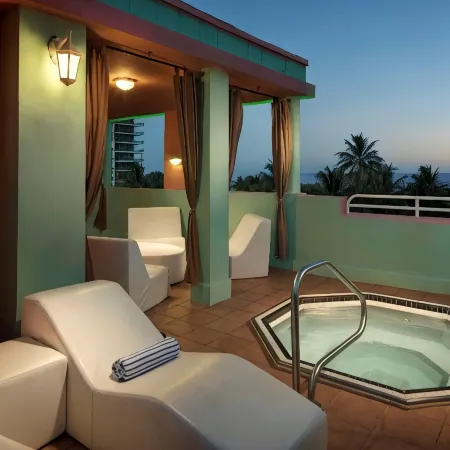 Hilton Vacation Club Crescent on South Beach Miami