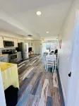 Charming 2-bedroom waterfront townhome with WiFi, AC Hot Tub and dock - 3 tähden
