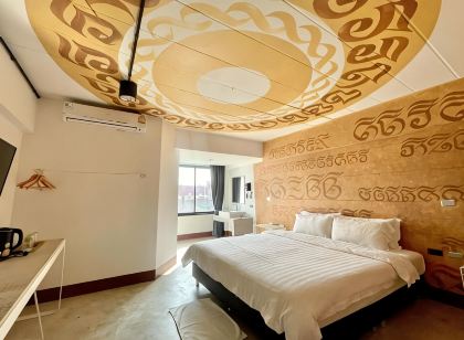 BW Studios Thai Art Hotel (5 mins walk to Tha Phae Gate, Pets friendly)