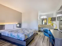 Motel 6 Chicago, IL - Halsted Hotels near Bronzeville Children's Museum