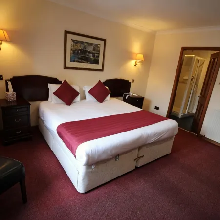 The Royal Hotel Elgin Hotels in Elgin