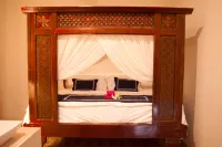 Casa Narrow Villa