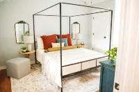 JULY DISCOUNT! Romantic 2 BR 2 story w/mountain views and stunning outdoor space