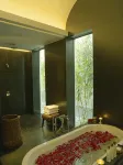 The Lalit New Delhi - Hot Tub