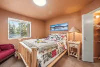 Hot Tub, Cold Plunge & Fire Pit · Mountain Views - balcony