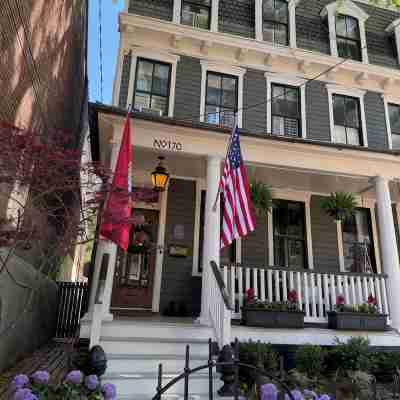 Annapolis History in Style Next to City Dock with Street Parking Hotel Exterior