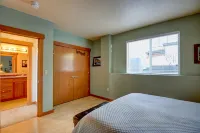 Hope Island Suite: Water-Mountain-Island view.  Couples, Girls Getaway! - 2성급