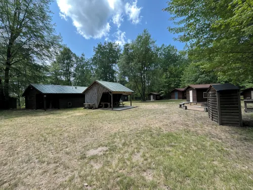 Mini Cabin Paradise -15 individual cabins with Access to Private Lake