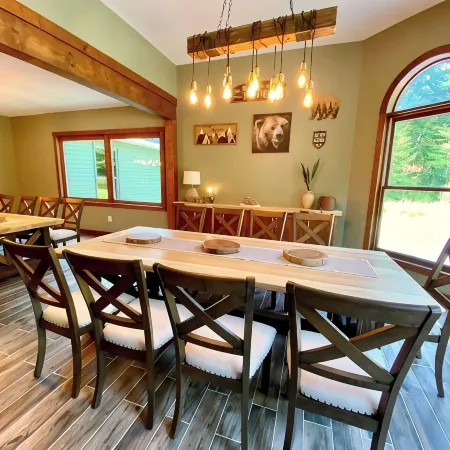 Poconos 6BR Retreat on 6 Private Acres – Hot Tub, Game Room, Fire Pit, Sleeps 16