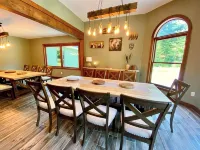 Poconos 6BR Retreat on 6 Private Acres – Hot Tub, Game Room, Fire Pit, Sleeps 16 - 精品