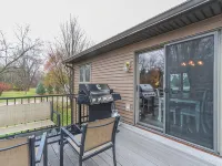 3-bed, 3-bath, 3-car garage executive home in Marshfield, WI Hotels in Marshfield