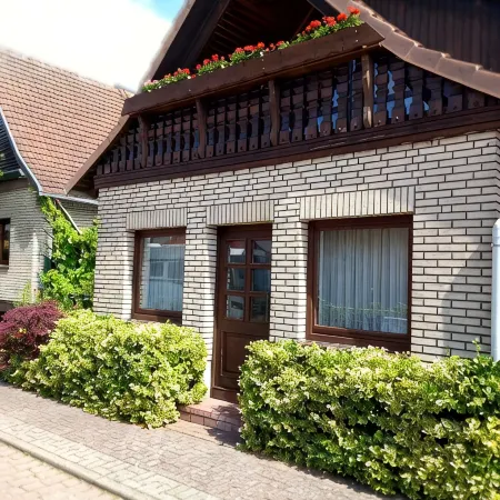 Vacation home Kleine Einkehr - comfortable & quiet in Waren (Müritz), with balcony Отели в г. Варен