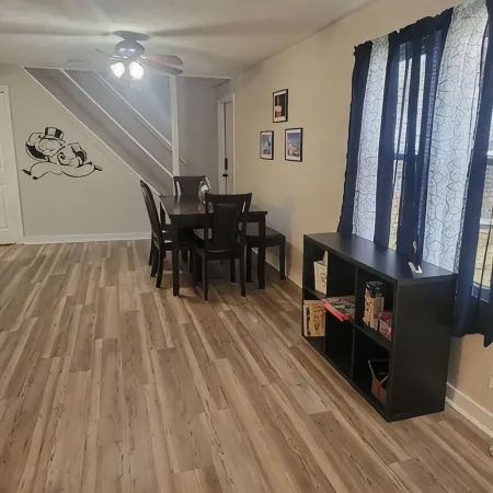 Charming 2-bedroom guest house with WiFi, AC in Franklin Отели в г. Джонсон
