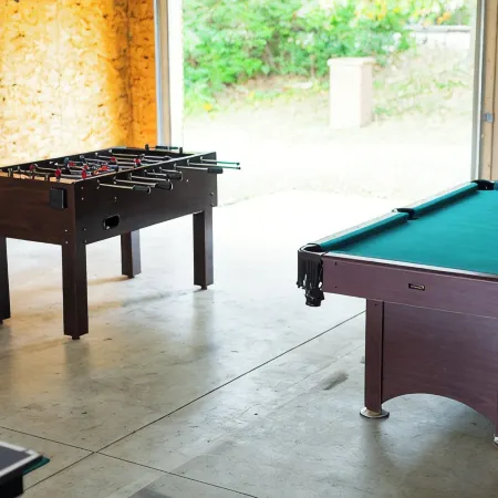 Abe's Hideaway - Arcade, Hot Tub, Home Theater - Quiet upscale neighborhood