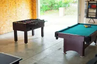 Abe's Hideaway - Arcade, Hot Tub, Home Theater - Quiet upscale neighborhood