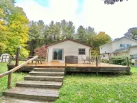 Relaxing Croton lake cottage w/ hot tub Hotels in Newaygo County