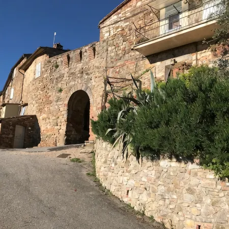 Stay on the walls of Murlo Castle, apartment with breathtaking views Отели в г. Мурло