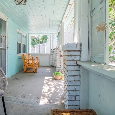 Sleeps 10  peaceful bungalow in Pawleys Island just minutes from the BEACH!
