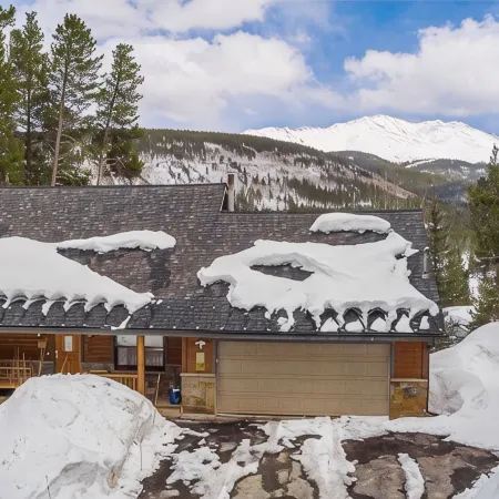 Mtn & Lake Views, Hot Tub, Dog Friendly, Chef's Kitchen, 5 Min to Main St Breck