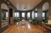 LUXE Vintage Loft, 10min to Downtown, Retro Movie Theatre - 15% Discount Applied - Condos