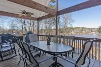 New Luxury Lakefront Home with Dock, Hot Tub, Fire Pit, SUP Boards and Kayaks!!