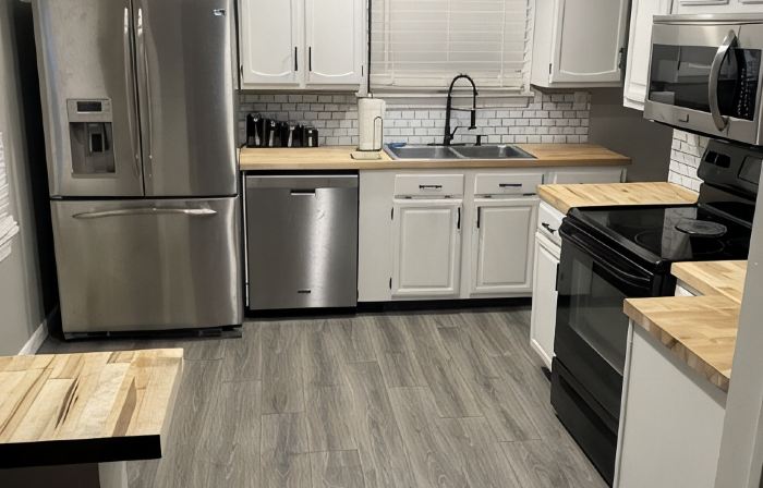 Recently updated apartment in a Triplex unit #1 close to wineries and the lake.