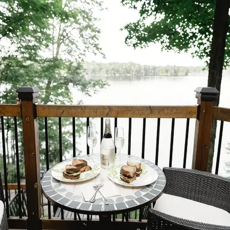 3 BR Lakefront Beach Retreat; Hot Tub, Fire Pits! Pet-friendly!