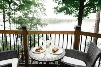 3 BR Lakefront Beach Retreat; Hot Tub, Fire Pits! Pet-friendly! - Boutique