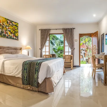 Sanur Lodge Отели рядом с достопримечательностью «Пляж Санур»