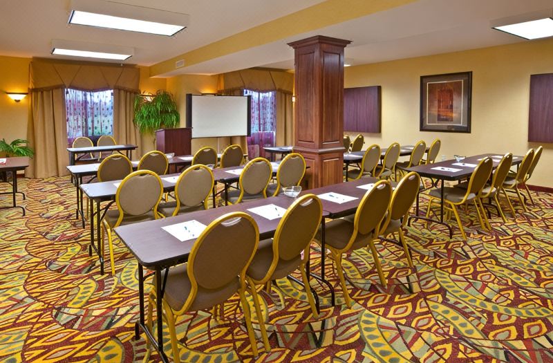Holiday Inn Express & Suites Franklin by IHG photo 5