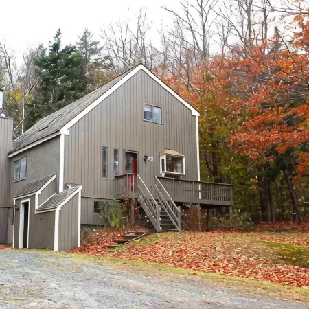 4Br 2BA - MT Snow, Skiback Trail, Free Shuttle, Pool, BBQ - Green Mountain House