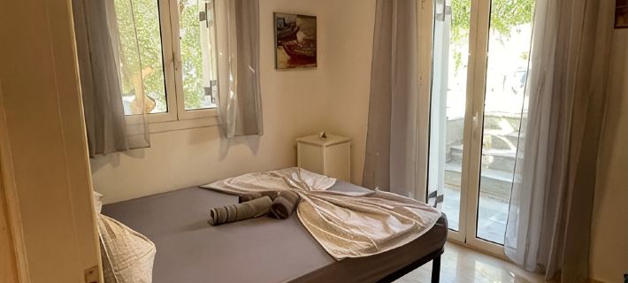 Top holiday home private pool by the sea with private garden for single use Hoteles en Koroni