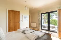 Meadow View lodge - Sleeps 4/5 with private hot tub