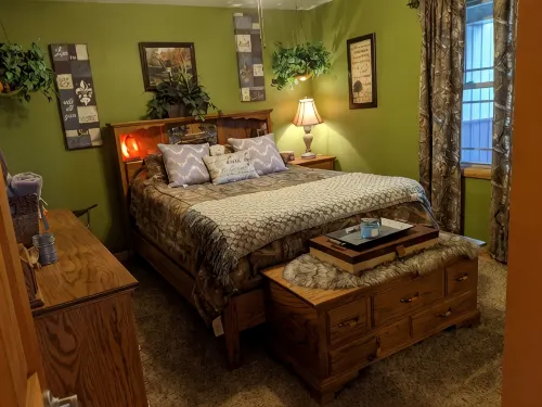 Guesthouse with fresh country air, beautiful views. 25 minutes from Eau Claire. - 2-Star