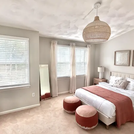 Serene Waterfront 2-Bedroom Townhome Steps from Main Street – East Greenwich Отели в г. Уорик