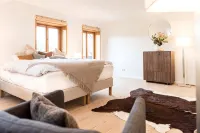 Beautiful vacation home in a large park with mountain views - 무료 와이파이