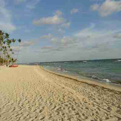 Beach-Front Apartment With Amazing View Fitness & Recreational Facilities