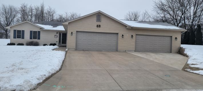 Beautiful house located 5 minutes drive to EAA AIRVENTUE Hotele w: Oshkosh