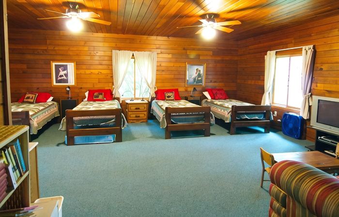 500' Lakeshore, 2 Docks, Sand Beach, Sleeps 10, A/C, Pontoon Boat for Rent